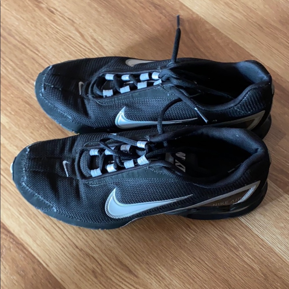 Men’s Nike air, like new shoes, great condition.